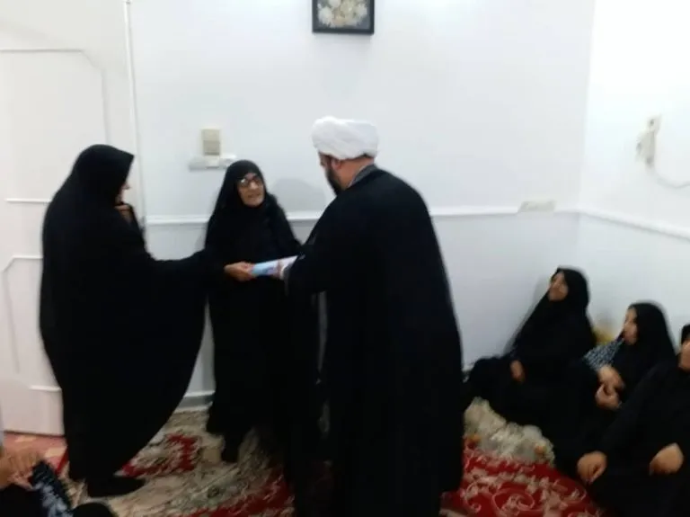 دیدار امام جمعه سیراف از مادر شهید طاهری پور