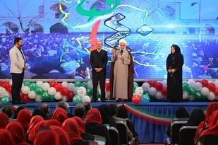نسل امروز، هنوز شعارهای انقلابی را زمزمه می کند