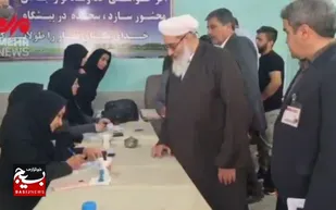 حضور امام جمعه اهل سنت تایباد در رای گیری چهاردهمین دوره انتخابات ریاست جمهوری+فیلم