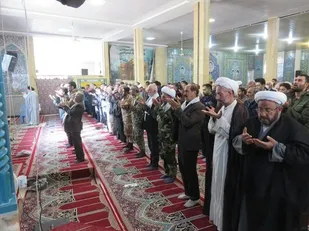 حضور رزمندگان و بسیجیان گردان 108 در نماز جمعه شهر دولت آباد