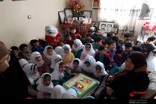 دیدار نونهالان مهد قرآنی ریحانه همدان با خانواده شهیدان&laquo;فدایی فروتن&raquo;