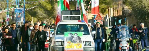 یزد / همایش پیاده روی خانوادگی به مناسبت فرارسیدن دهه مبارک فجر در میبد