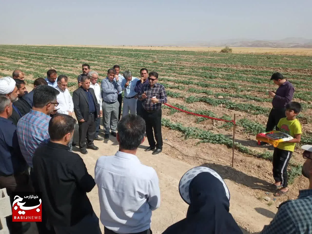 افتتاح یک طرح آبیاری قطره‌ای در شهرستان هفتکل