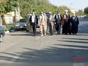 صبحگاه مشترک نیروهای نظامی و انتظامی در شهرستان فراهان برگزار شد+تصاویر
