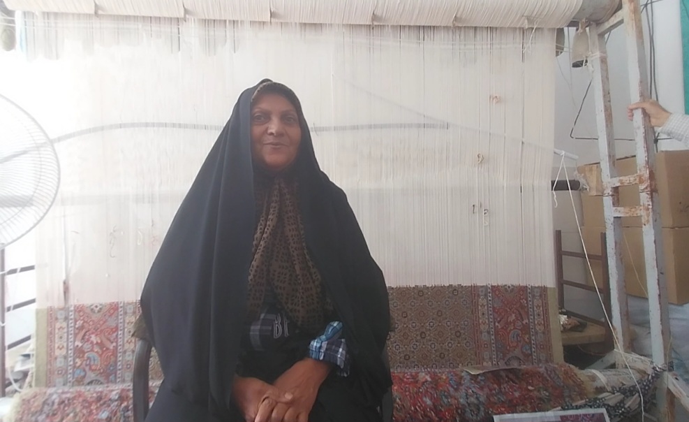 اینجا هنر نذرِ عاشقی میشود/ گِره بر تاروپود پود قالی که گِرهی را باز میکند اینجا هنر نذرِ عاشقی میشود/ گِره بر تاروپود پود قالی که گِرهی را باز میکند