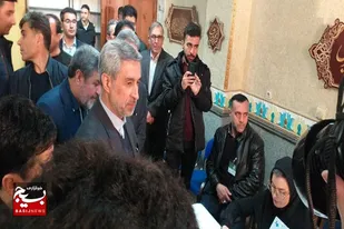 استاندار و امام جمعه همدان رأی خود را به صندوق انداخت