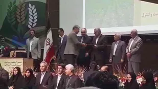 تجلیل از محقق مرکز تحقیقات و آموزش کشاورزی و منابع طبیعی استان سمنان مرکز شاهرود