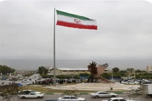 به مناسبت چهل و سومین سالگرد پیروزی انقلاب پرچم ۴۰ متری در کازرون به اهتزاز در می‌آید