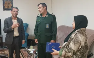 دیدار مدیرکل تامین اجتماعی و مسئول بسیج کارگری استان با خانواده خبرنگار فقید خبرگزاری ایرنا