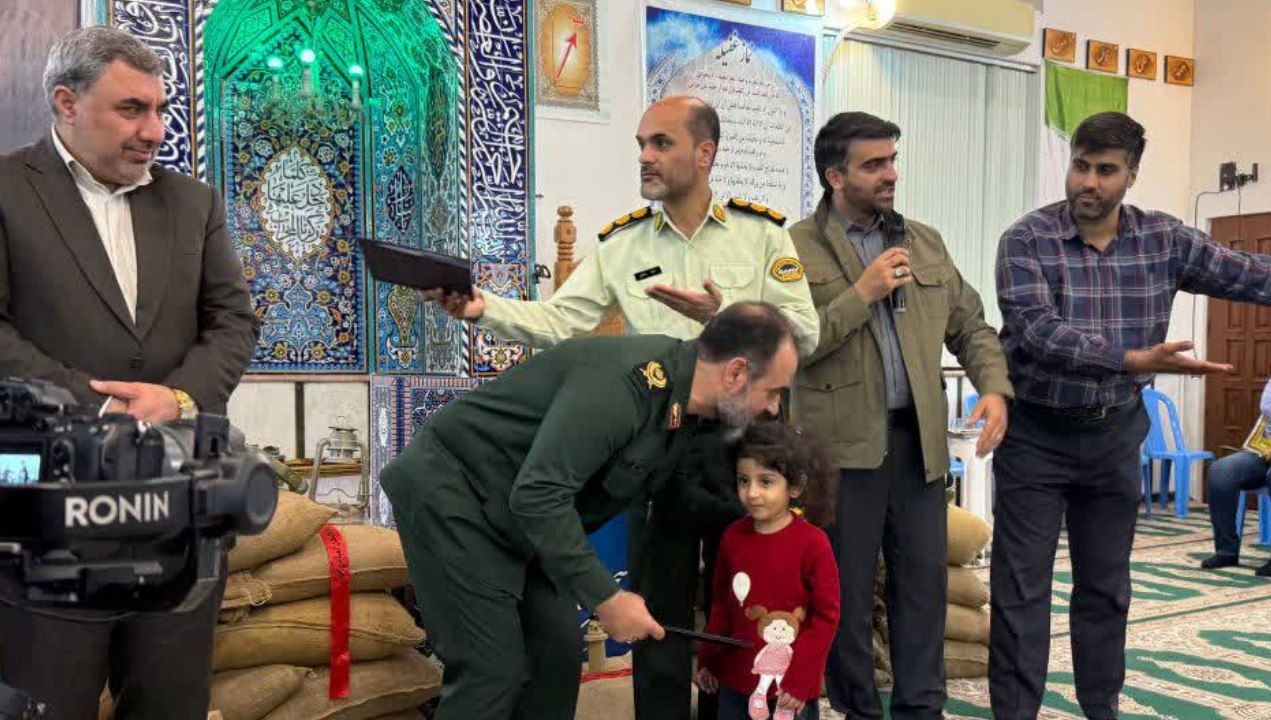 راه شهدا با ایستادگی و پاسداری از آرمانها ادامه دارد راه شهدا با ایستادگی و پاسداری از آرمانها ادامه دارد