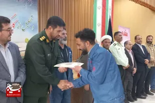 دیدار فرمانده سپاه ناحیه رزن با کارگران کارخانه سیمان هگمتانه