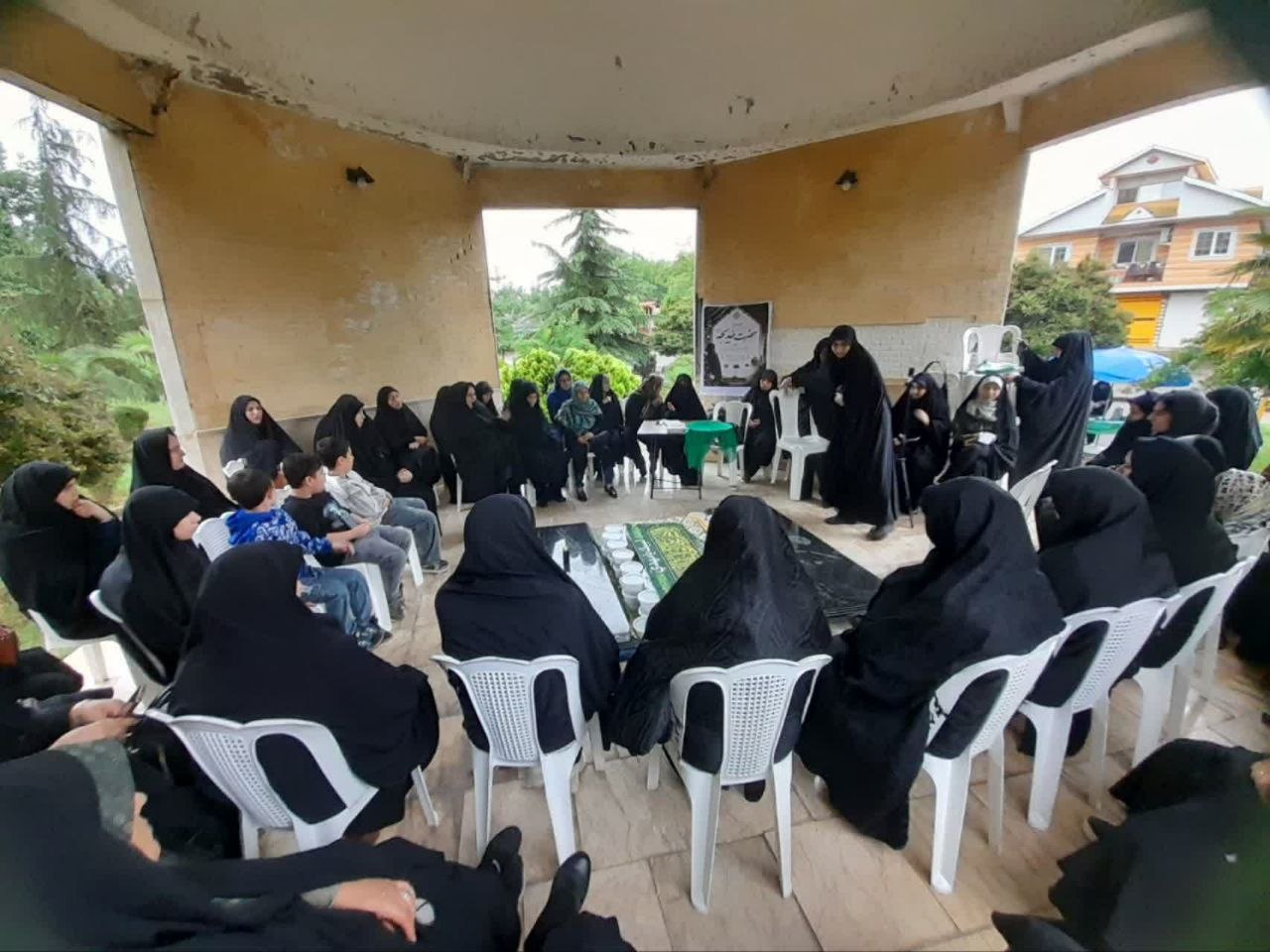 پایگاه بسیج خدیجه (س) شاندرمن با« قرآن ، جهاد و خدمت به مردم» الگوی جامعه شده است پایگاه بسیج خدیجه (س) شاندرمن با« قرآن ، جهاد و خدمت به مردم» الگوی جامعه شده است