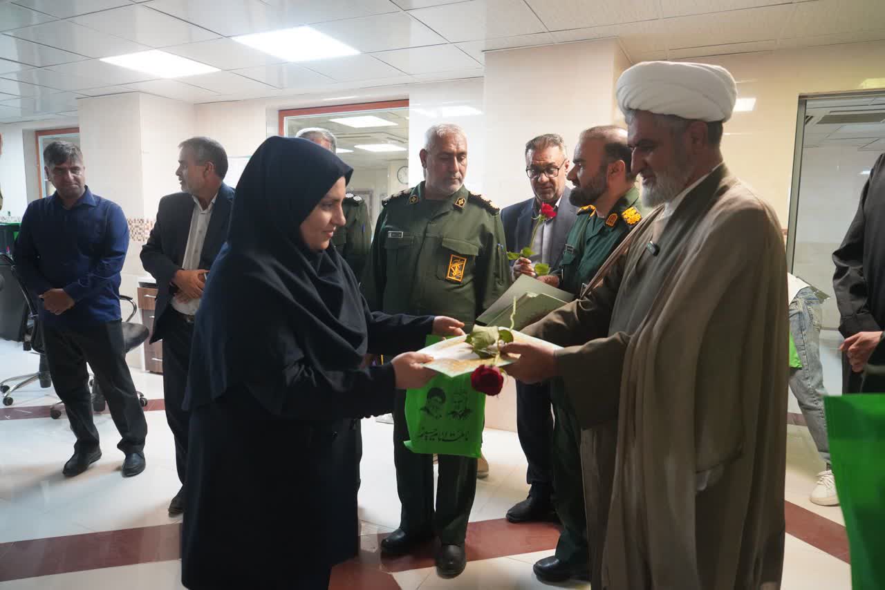 تجلیل مسئولان سپاه فتح از پرستاران در مانگاه امام صادق (ع) یاسوج + ( تصاویر)