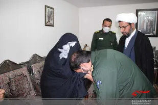 دیدار فرمانده سپاه ثارالله از خانواده شهدای روحانی