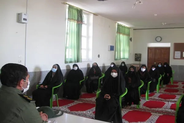 نشست بصيرتي به همراه تقدير از بسيجيان در هفته بسيج