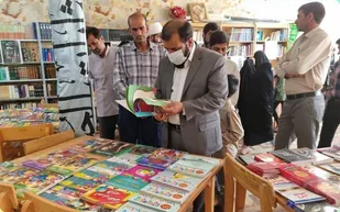 نمایشگاه کتاب ومحصولات فرهنگی در روستای طالقانی زرند گشایش یافت