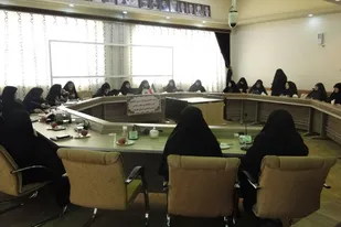 نشست تخصصی منزلت زن و سبک زندگی ایرانی اسلامی در همدان