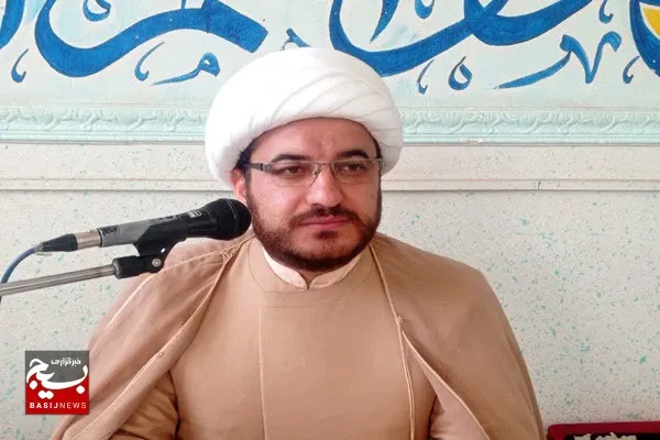 وحدت امت اسلامی در جهان یکی از مهم‌ترین اصول استقلال مسلمین است