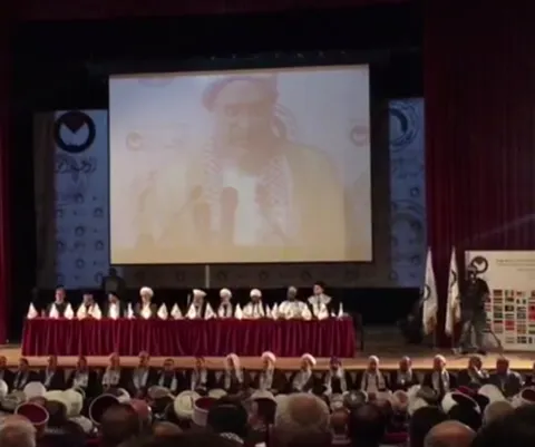 قرائت پيام امام خامنه‌ای به اجلاس توسط آية الله اراكي