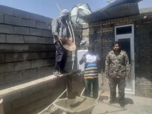 بازسازی خانه تخریب شده توسط گروه جهادی در آغاجاری