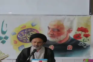هنرمند اسلامی کسی است که روی دستاورد&zwnj;های انقلاب کار کرده باشد