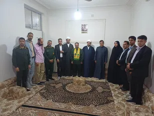 دیدار و تجلیل از خانواده شهیدقرآنی رحیم ساکی به مناسبت هفته دفاع مقدس توسط فرمانده ناحیه مقاومت بسیج هویزه