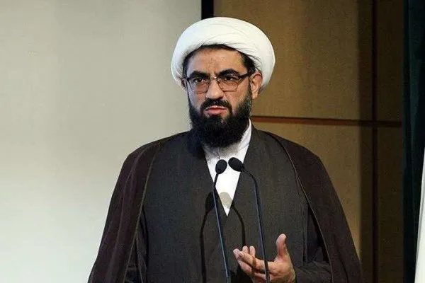 باید تا زمانی که نفس می‌کشیم از اسلام و انقلاب دفاع کنیم