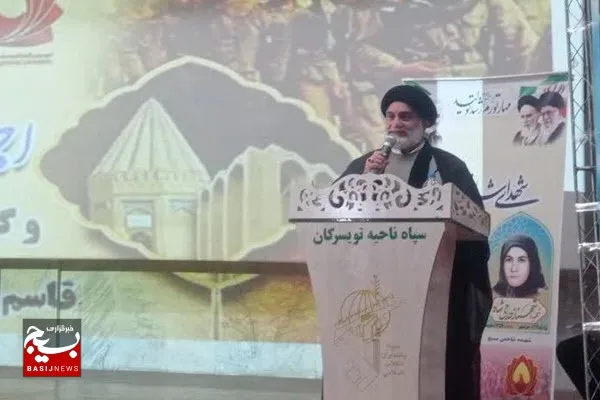 منافقین در عملیات مرصاد سیلی بزرگی از مردم ما خوردند