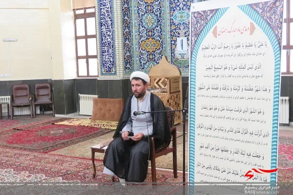 ماه رمضان فرصتی برای کسب معرفت در سایه انس با قرآن است