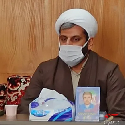 هفته‌ی دفاع مقدس زمان زنده نگه داشتن شهدای گلگون کفن انقلاب اسلامی است