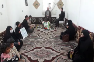 دیدار بسیجیان حوزه حضرت مریم (س) دمق با خانواده شهید &laquo;صفاری&raquo;