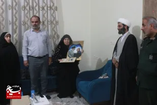 دیدار با خانواده شهدای روحانی ومعلم شهرستان تنگستان
