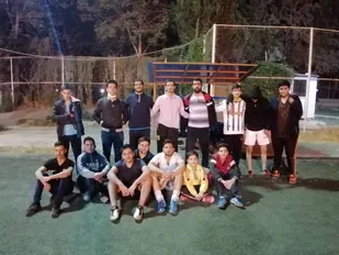 انجام تمرینات فوتبال در زمین چمن ورزشگاه معراج و مشتاق