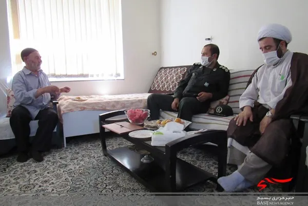 مسئولان سپاه میانه با خانواده شهید سیدعلی اکبر شهیدی دیدار کردند