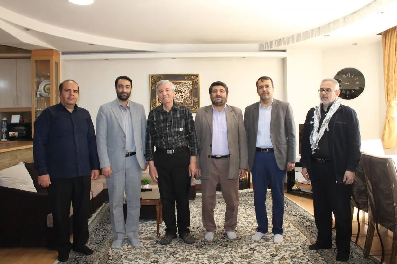 دیدار جمعی از مسئولان فرهنگی هنری استان با هنرمند پیشکسوت تئاتر و ادبیات چهارمحال و بختیاری
