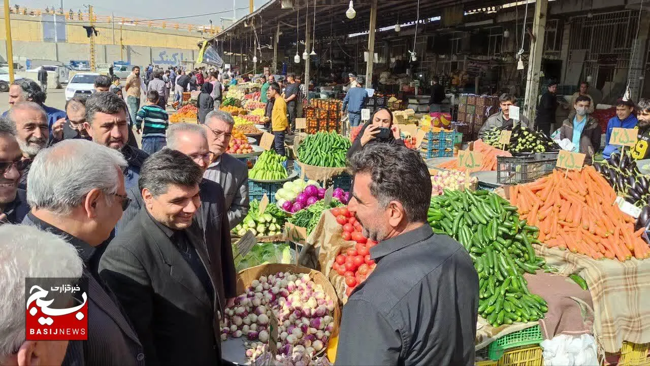 بازدید معاون استاندار و فرماندار مشهد از مراکز پخش کالاهای اساسی