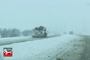 برفروبی بیش از ۳ هزار کیلومتر از راه&zwnj;های همدان/​بازگشایی راه ۹۸ روستا و امدادرسانی به مسافران