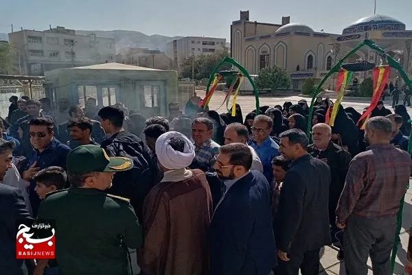 ۴۰۰ نفر از مردم شهرستان کازرون جهت بیعت مجدد با ارمان‌های نظام و رهبری به مرقد مطهر حضرت امام خمینی ره اعزام شدند
