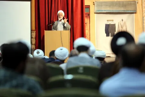 جمهوری اسلامی در مقابله با فساد با کسی شوخی ندارد