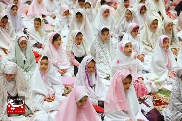  آیین جشن تکلیف ۲۰۰ دانش‌آموز دختر در بجستان+فیلم