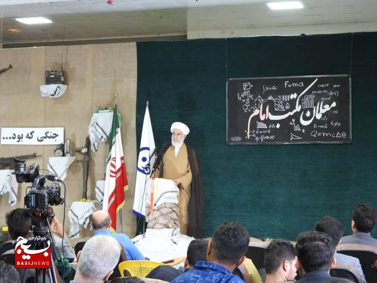 یادواره شهدای معلمان مکتب امام در اهواز 