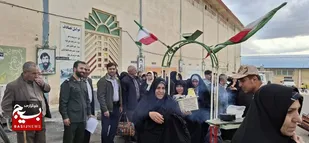 اعزام جمعی از خانواده&zwnj;های ایثارگر سپاه ناحیه دلفان به مشهد الرضا (ع)