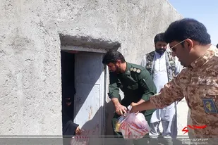 ۱۰۰۰بسته سبد معیشتی بین روستاییان شهرستان خاش توزیع شد