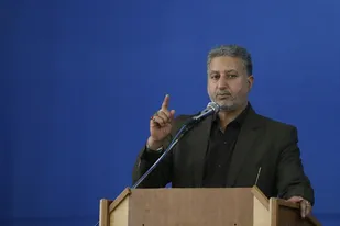 جوانان در شناخت حق از باطل هوشیار باشند