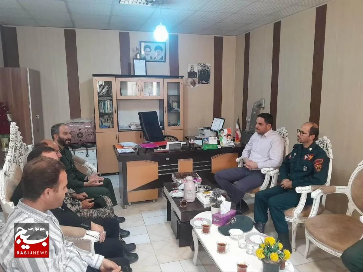 دیدار بسیجیان حوزه مقاومت امام خمینی(ره) شهر تاکستان با مسوولان انتظامی این شهر