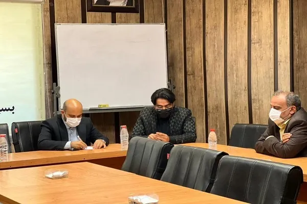 دبیر قرارگاه شهید احمدی روشن بسیج دانشجویی استان فارس، خواستار عملکرد شفاف و تکریم ارباب رجوع از سوی ادارات راه و شهرسازی در استان فارس شد