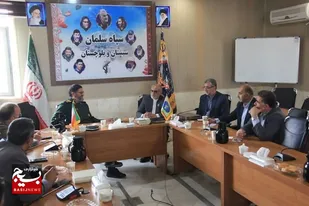 خانواده&zwnj; معظم شهدا با تقدیم عزیزان خود در راه دفاع از کشور کار بزرگی انجام دادند
