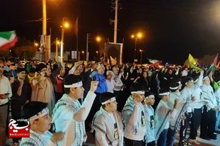 تجمع مردم گناوه در حمایت از حمله موشکی سپاه