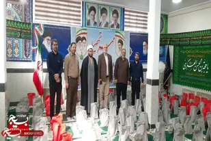 توزیع بسته لوازم&zwnj;التحریر بین دانش&zwnj;آموزان نیازمند بخش مرکزی کبودراهنگ