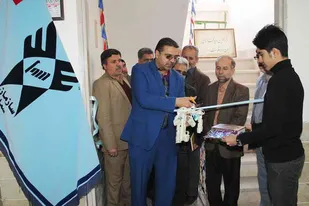 بازدید مسئولان از نمایشگاه دهه فجر دبیرستان سما دانشگاه آزاد اسلامی شاهرود
